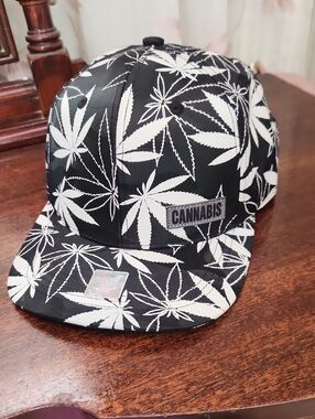 Black Pyramid Black and White Leaf Print Snapback